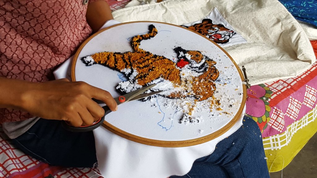 Train 25 women to sell Tiger bags in Nepal