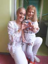 Pediatric cancer patient with a wig