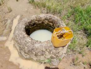 Dirty water at artisanal well