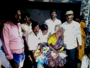 A group of beneficiaries receving releif