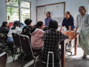 English club with volunteer teacher from France