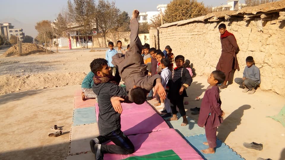 Cheerful Afghan Winter & Summer