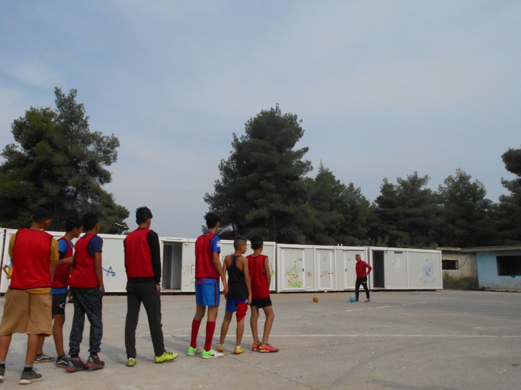 Support the integration of refugee children