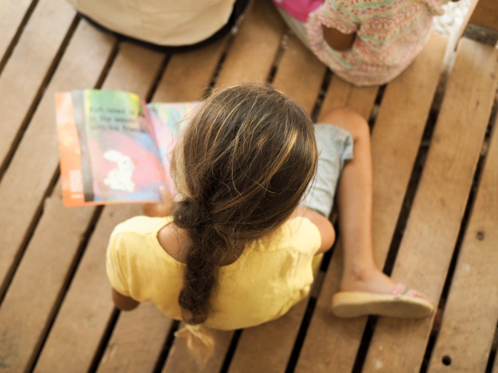 Support the integration of refugee children