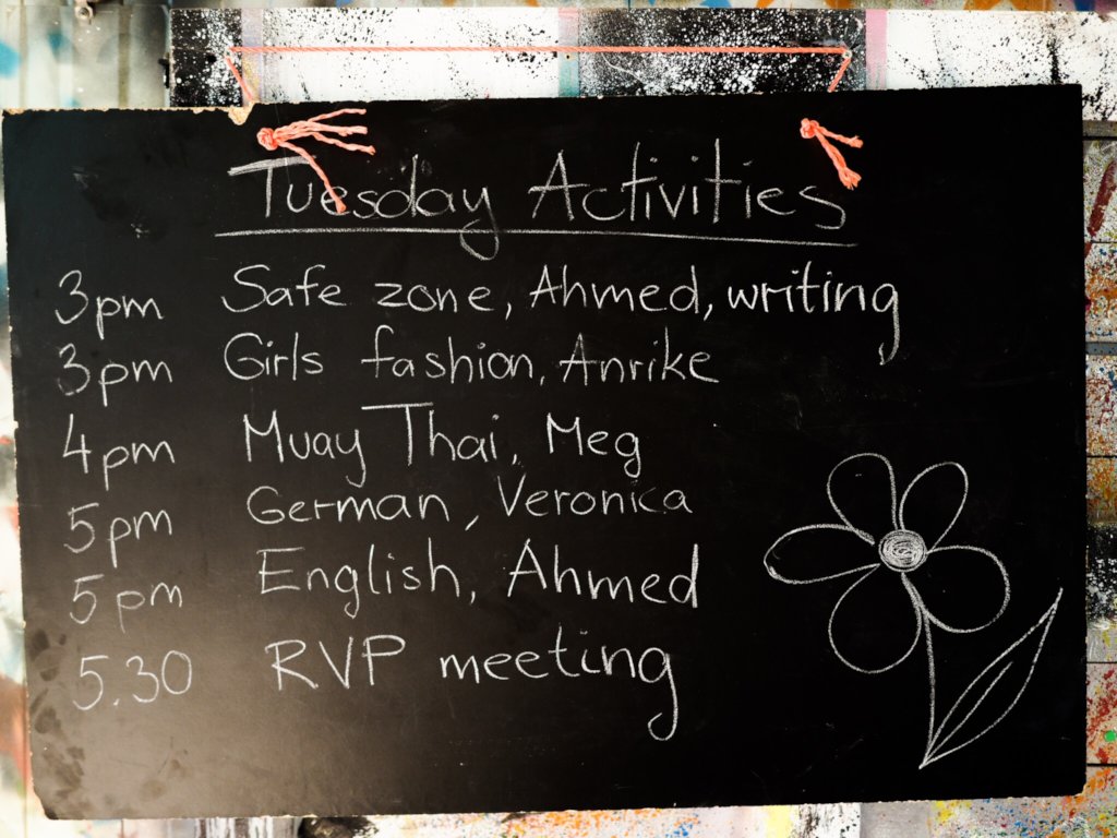 Support the integration of refugee children