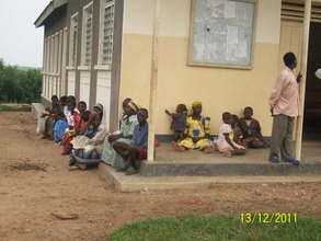 Households gathered to get food
