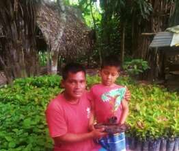 Shipibo herbalist in indigenous community