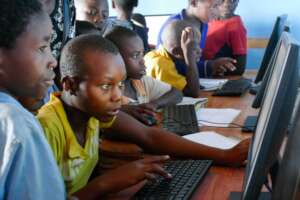 Young refugees participate in ICT classes