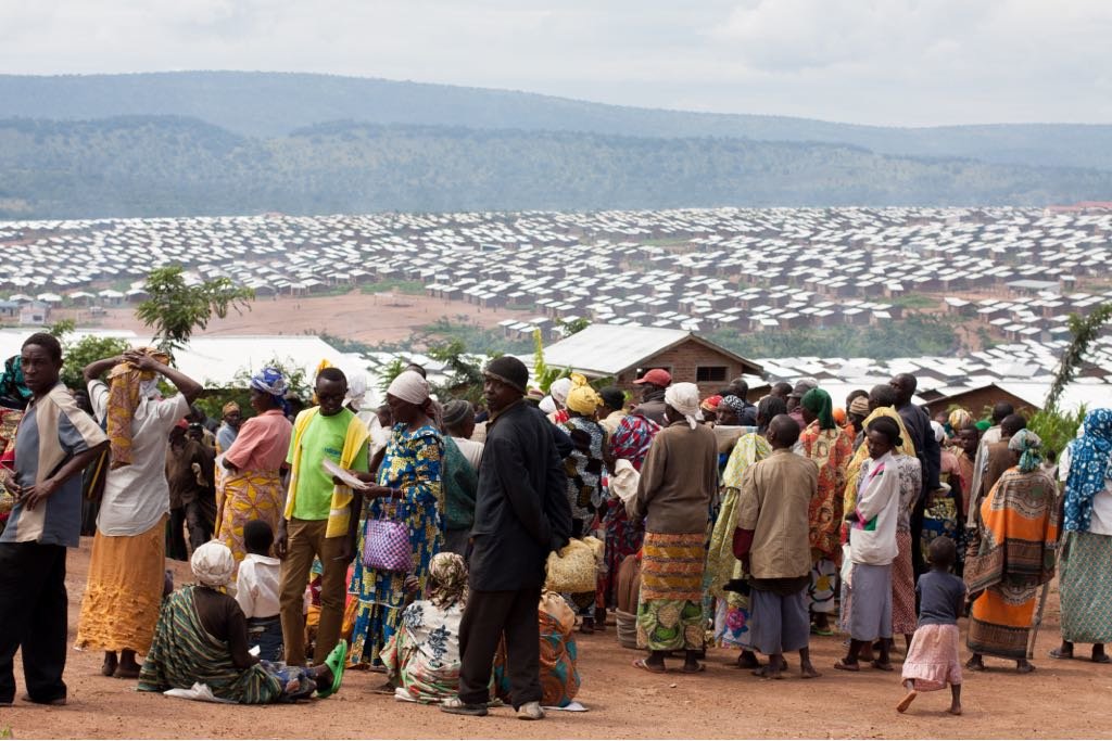 Offer opportunities to refugees in Uganda!