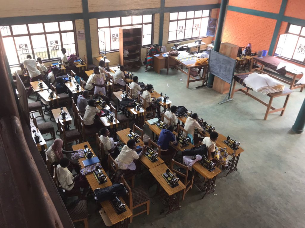 Offer opportunities to refugees in Uganda!