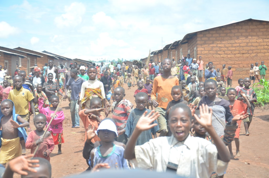 Offer opportunities to refugees in Uganda!