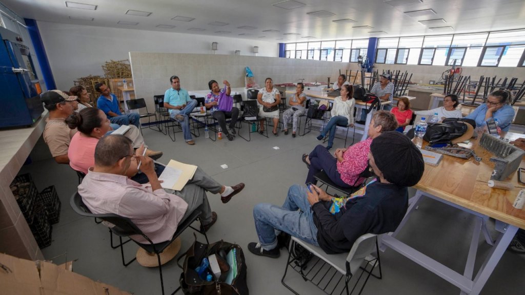 Training for self-construction and self-management