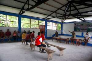 Community meeting at Atenas