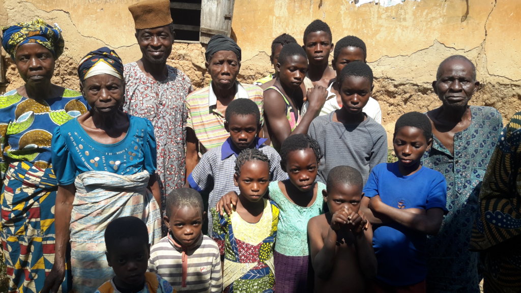 Empower 300 villagers in Ibadan slum, give water!