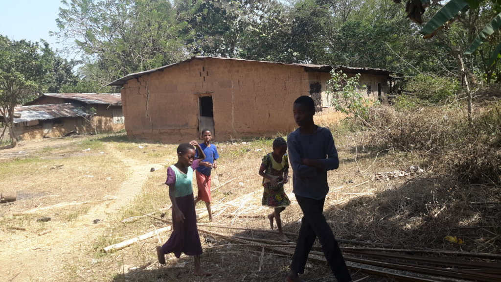 Empower 300 villagers in Ibadan slum, give water!