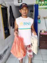 People in need receiving supplies