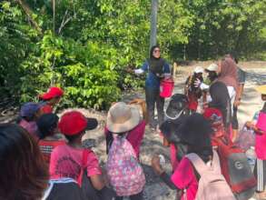 Diana (RCM) engaging students during a session.