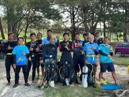 Participants with the Eco-Diver trainer