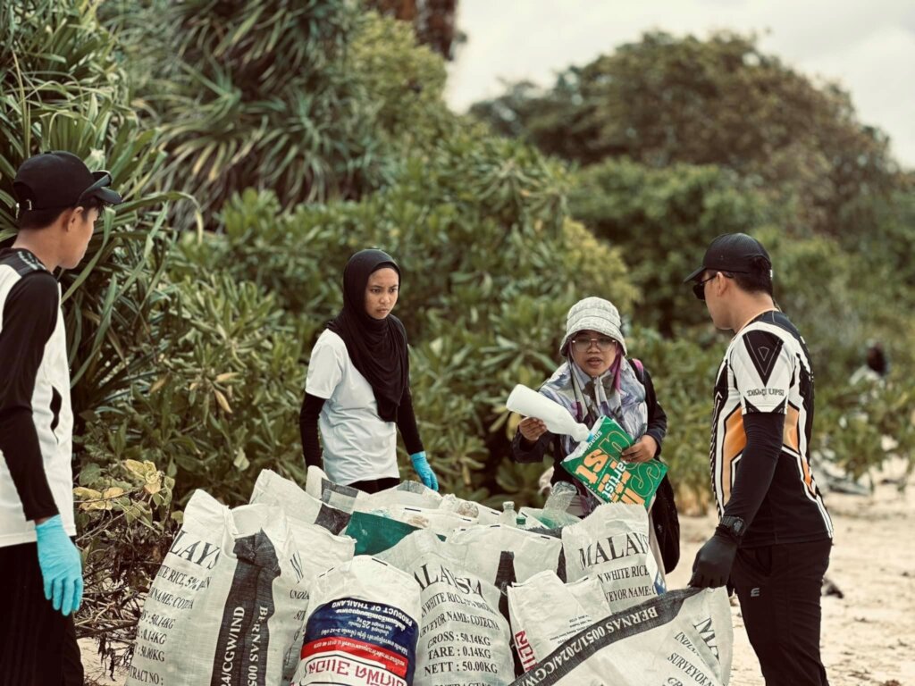 Sorting and collecting data on the waste gathered