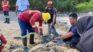 TMCG members and volunteers sorting out the nets