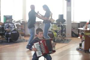 Help children in Varna access free art courses