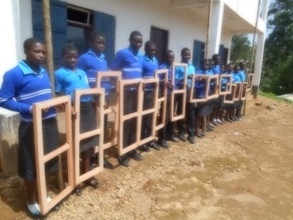 Studentes lined up with the sarches to be fitted.