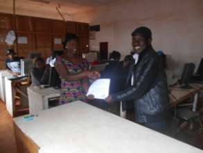 handing over a certificate for a compressed course