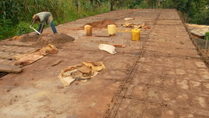 Bricklayer finishing the last chalking with cement