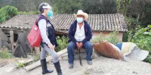 Paty speaks with Villano in Juquila