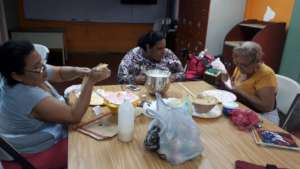 Cake decorating class