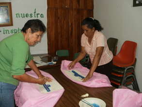 Sandra & Petronila during stenciling process