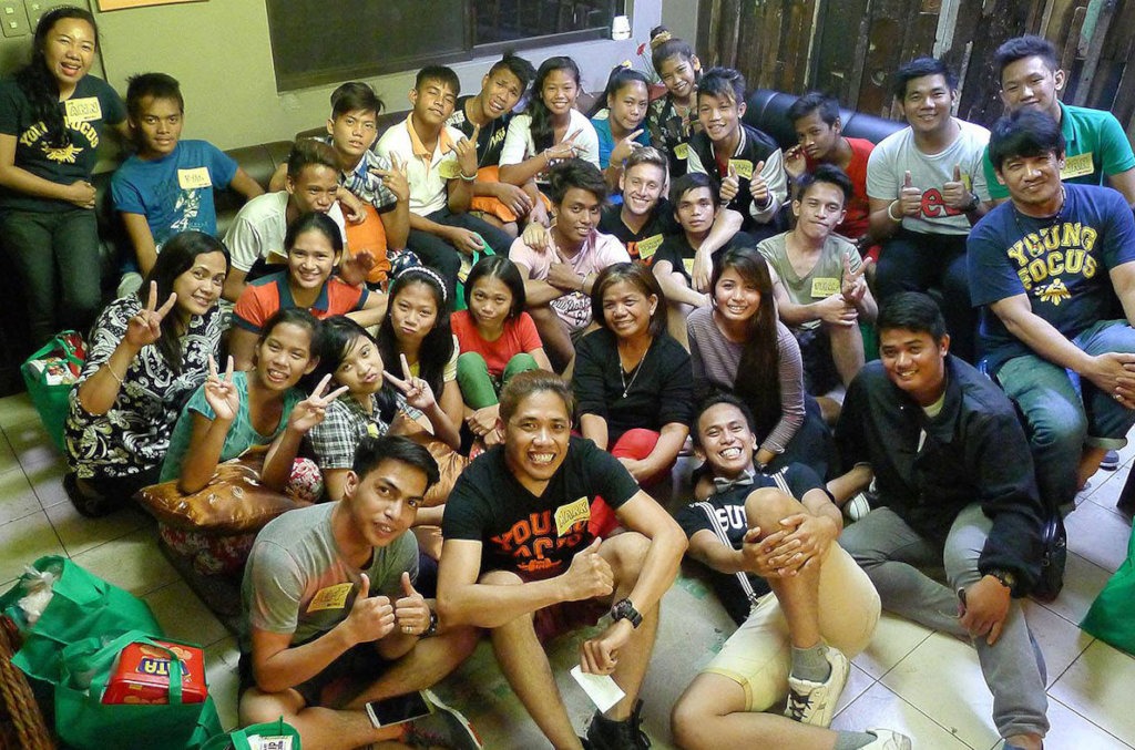 10 Computers for School Dropouts in Manila