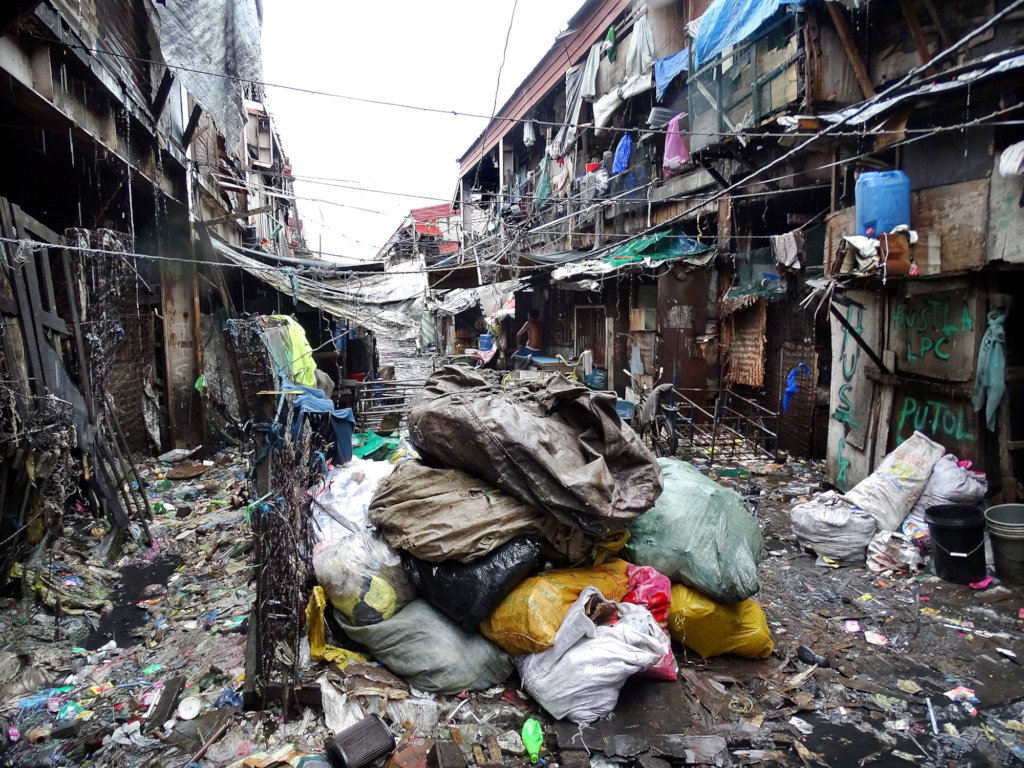 10 Computers for School Dropouts in Manila
