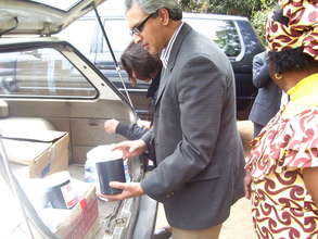 US doctor donates medical supplies