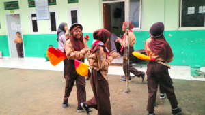 AMK Children rehearsing Pramuka