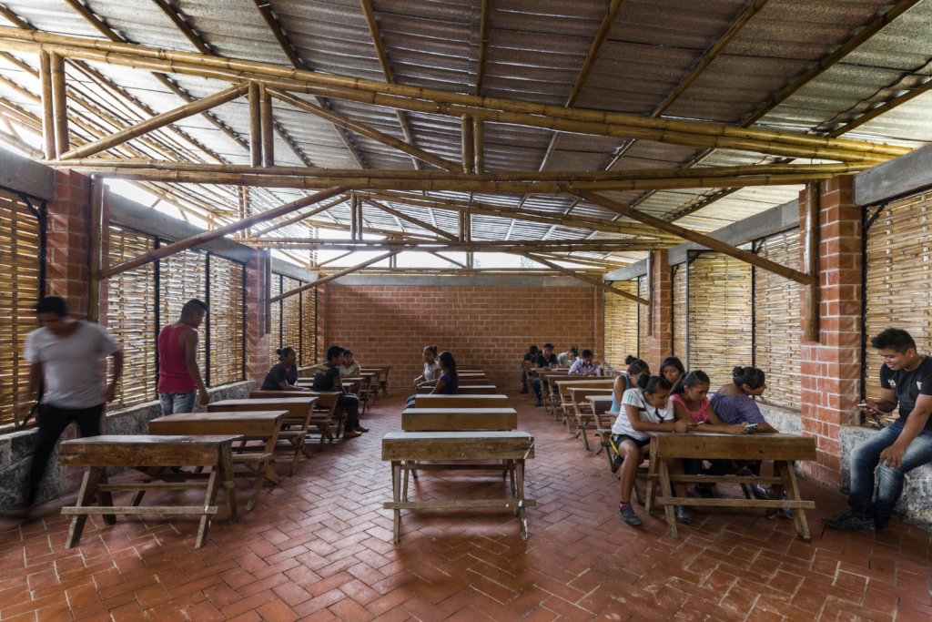 Productive Rural School: education and autonomy