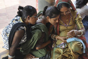 Women learn traditions from graduate mentors