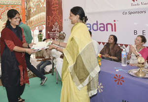Zakiyaben receives the Best Collection award