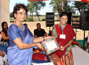 Hinaben earns her certificate