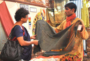 Jayantibhai sells to Crafts Council President