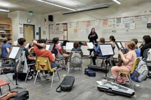 Guest Composer Skye Neal works with JOY students