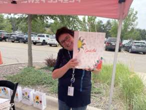 Medtronic Employee Shows off her Art Kit Design!
