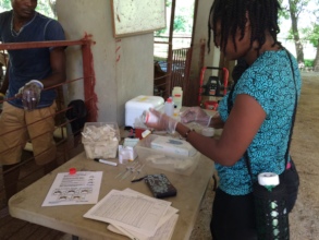 CVET student prepping pre-breeding treatments