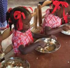Jeanjean Kindergarten girl enjoying Chili Kabrit