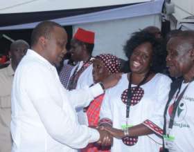 Hellen Mukanda with President Kenyatta