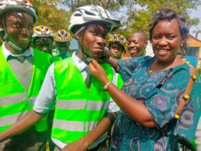 Helen Mukanda, GAP Kenya Director, helps Wilson.