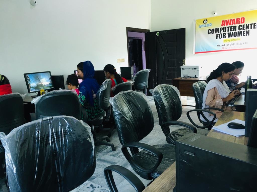 Computer literacy for 400 poor Pakistani girls