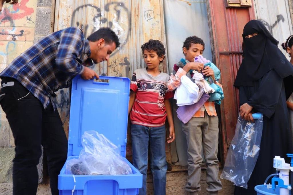 Provide clean water and humanitarian aid to Yemen