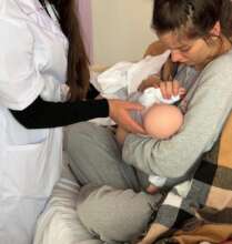 Alda teaching a mother to be