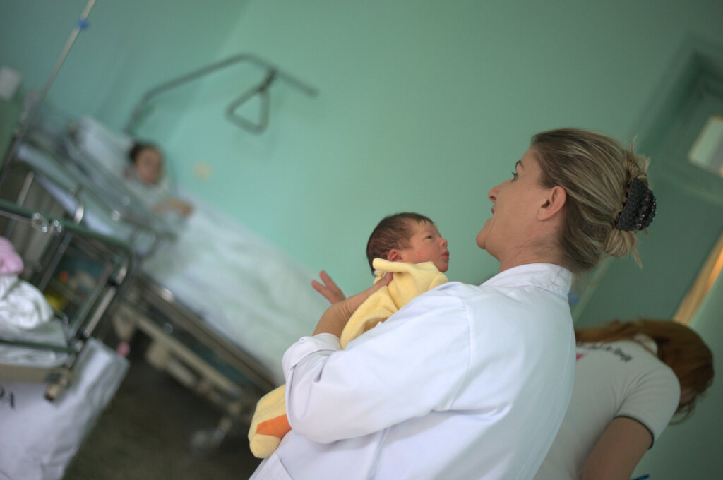 Perinatal education for 1400 mothers in Albania